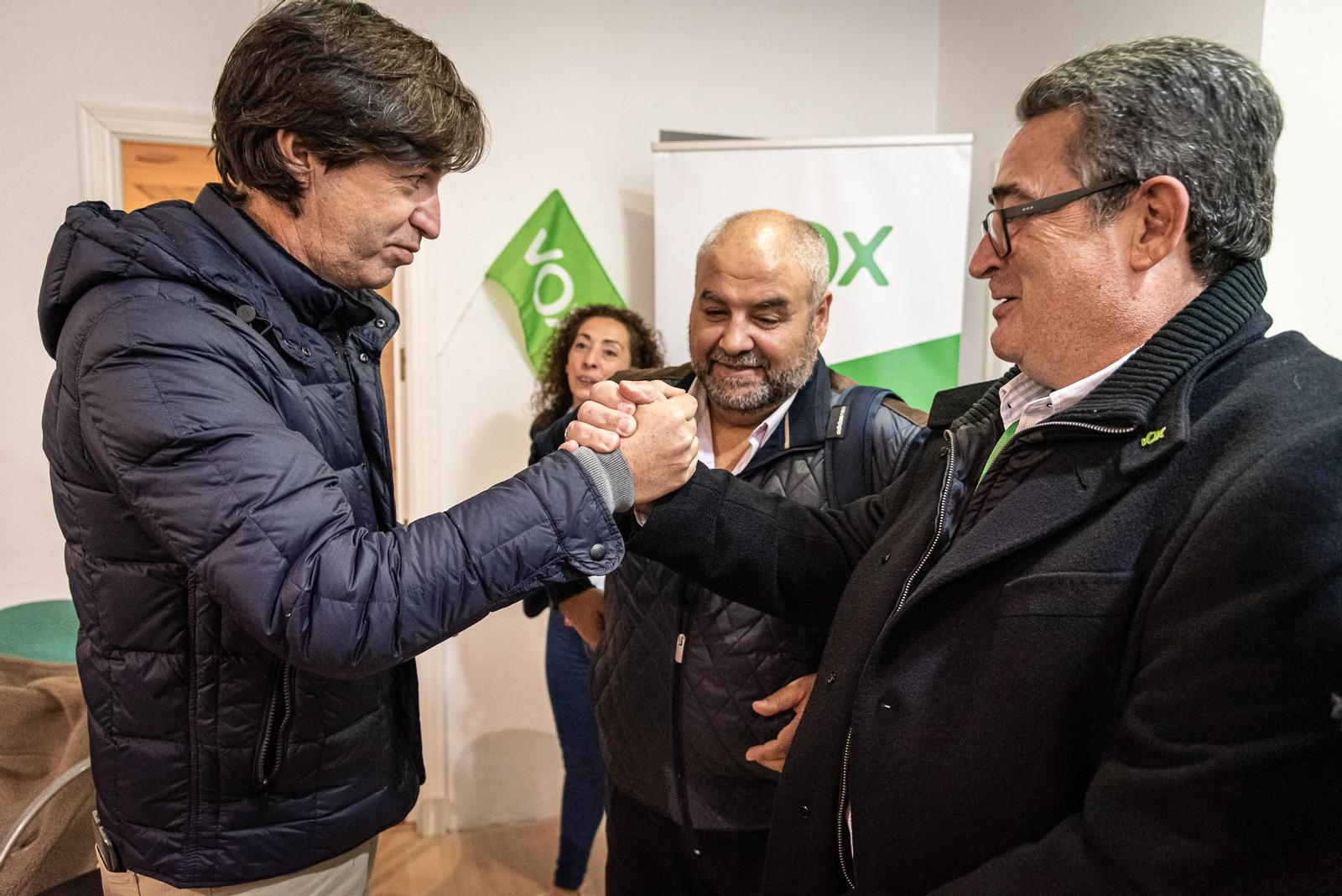 Imágenes de la jornada electoral en la sede de VOX en Huelva