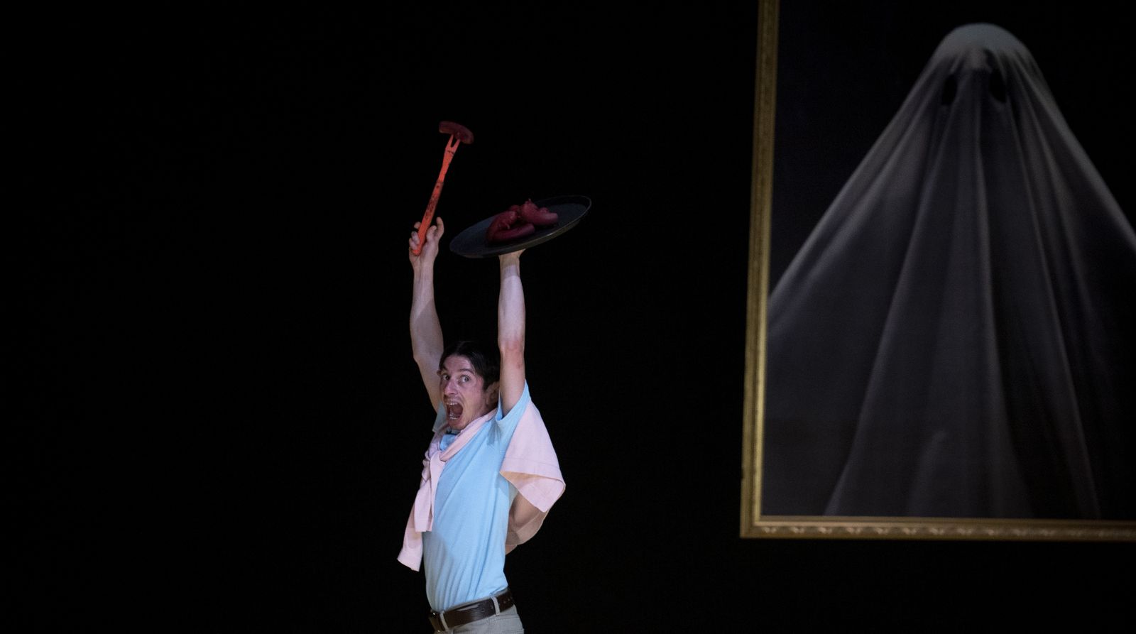 Imágenes del pase gráfico de la obra de La Resentida Oasis de la impunidad