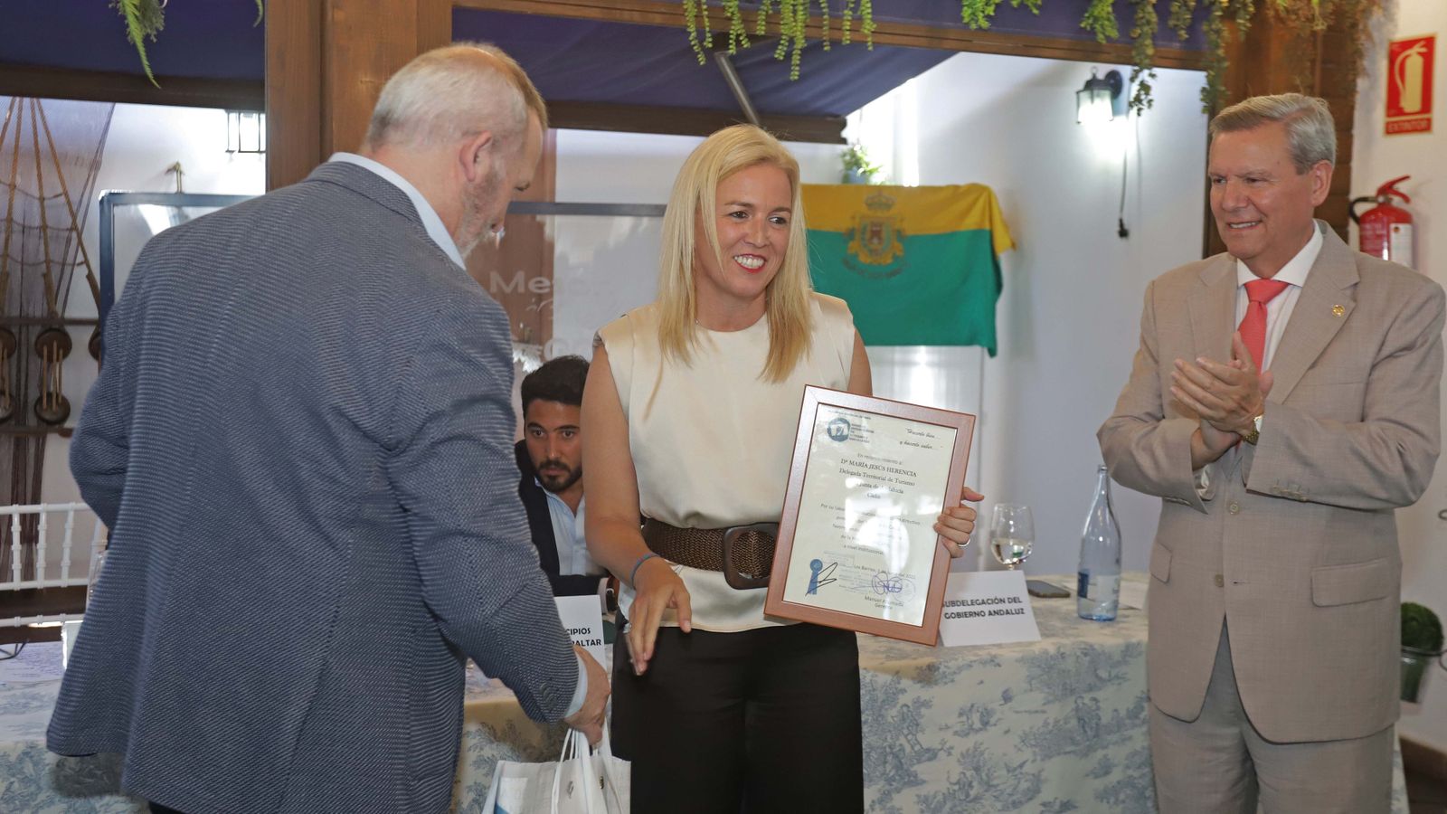 Fotos de la entrega de los premios de Mando Intermedios de Turismo y Hostelería en Palmones