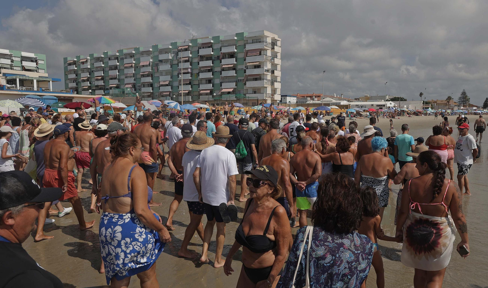 Fotos de la manifestación de la plataforma Salvemos El Rinconcillo y el grupo ecologista Verdemar en Algeciras