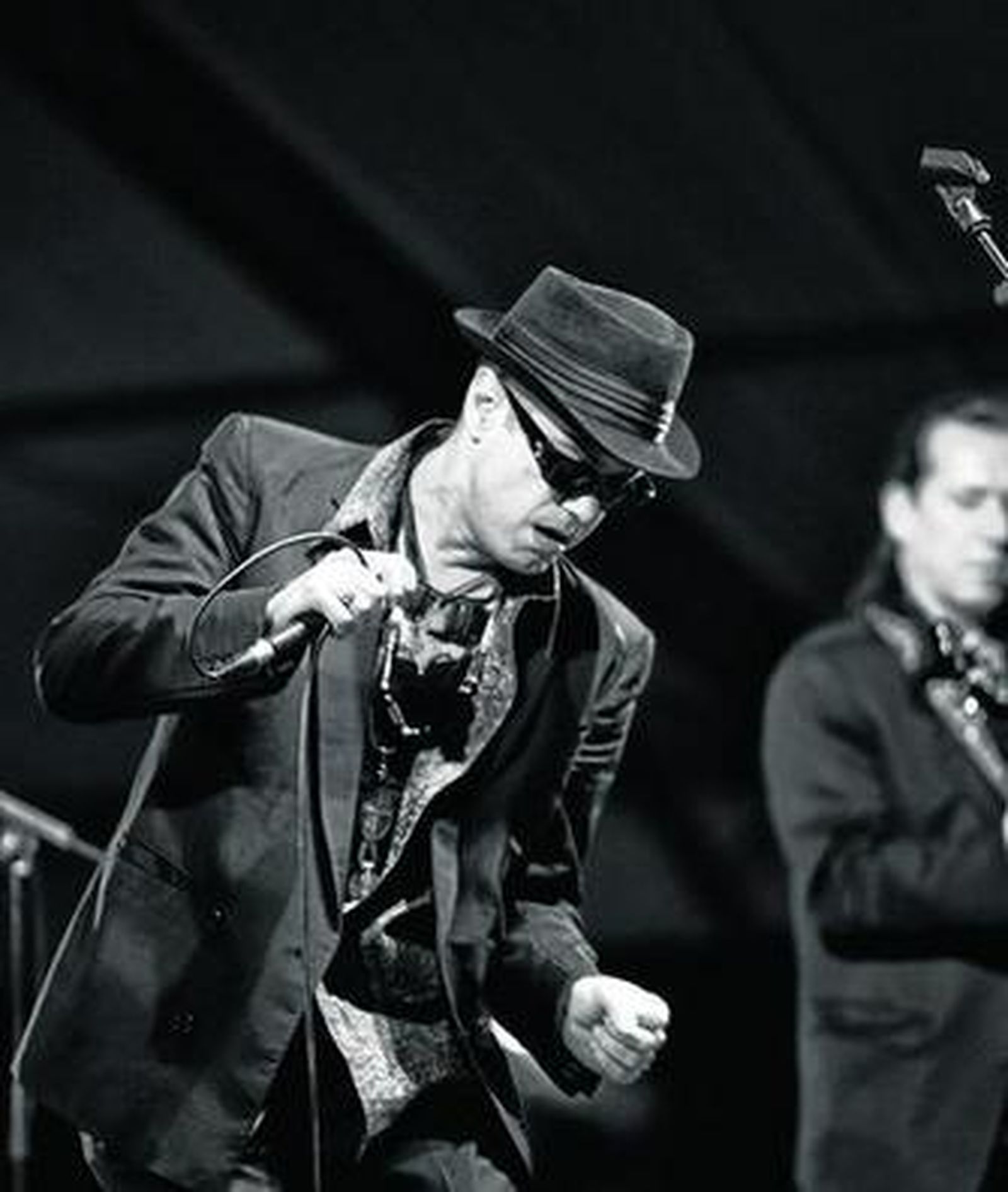 Santiago Auserón en el papel de su otro yo, Juan Perro.