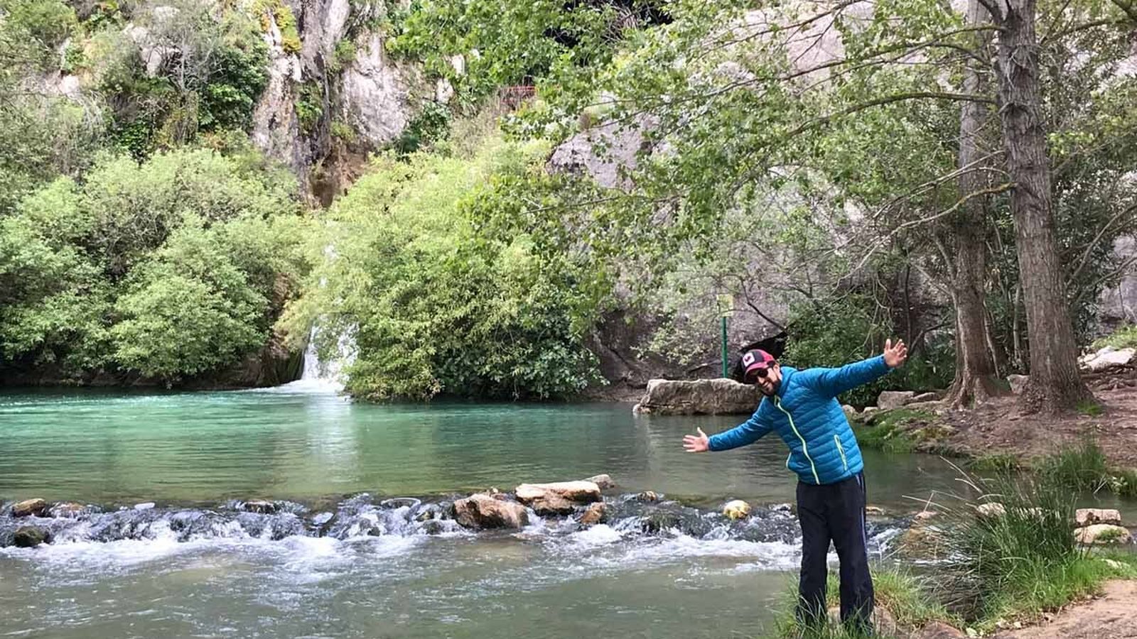 Senderista en La Gran Senda de Málaga.