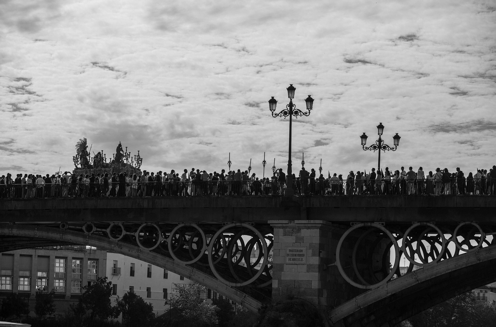 La Hermandad de la Estrella en blanco y negro