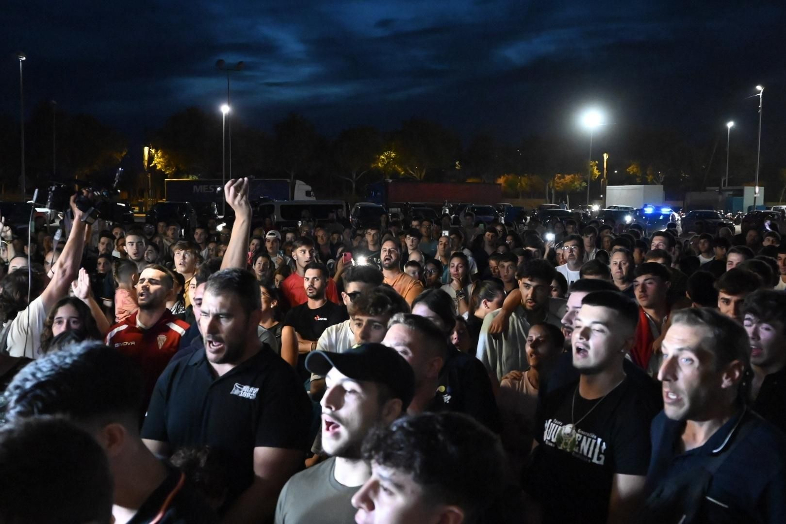 El homenaje del Córdoba CF a Álvaro Prieto a las puertas de El Arcángel, en imágenes