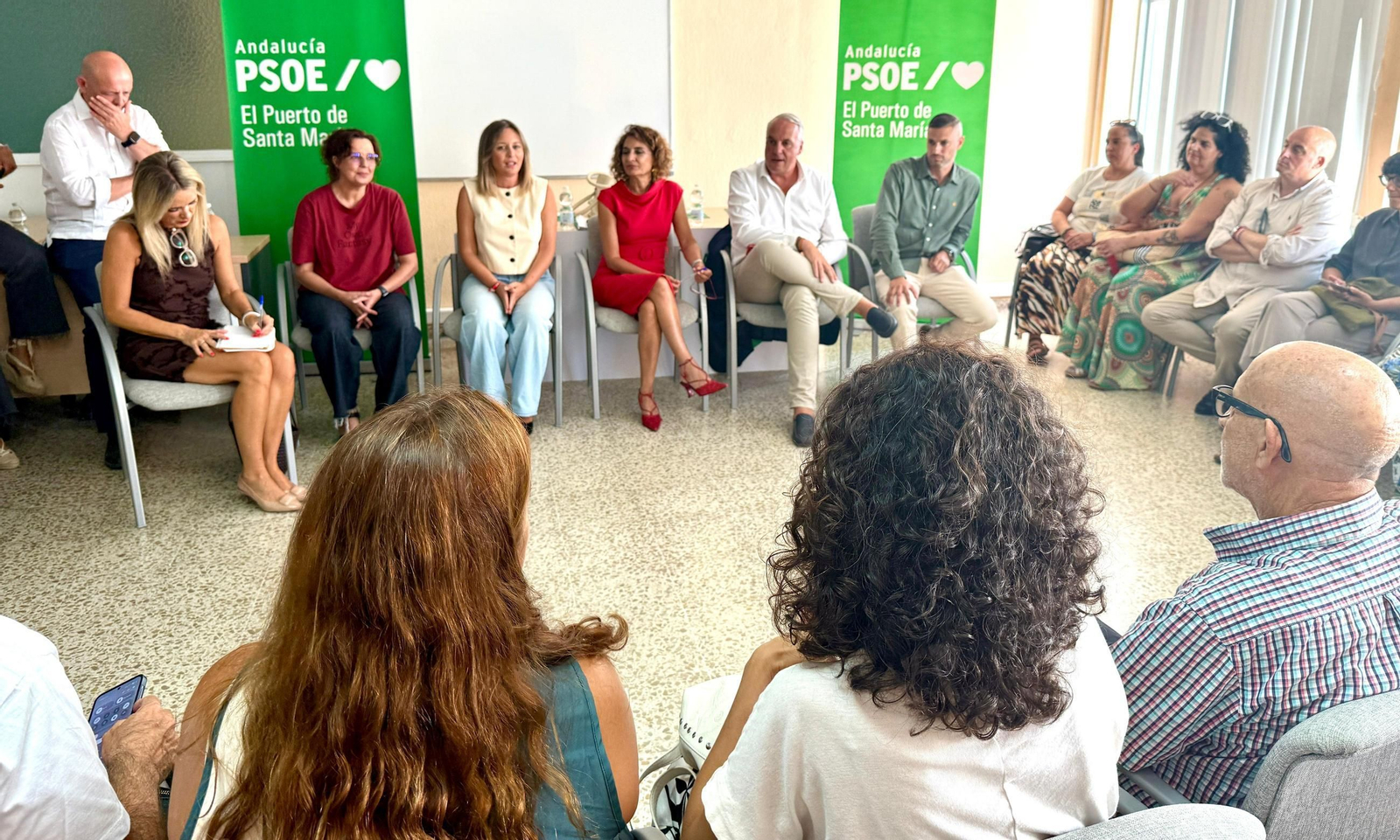 Una imagen de la reunión con María Jesús Montero.