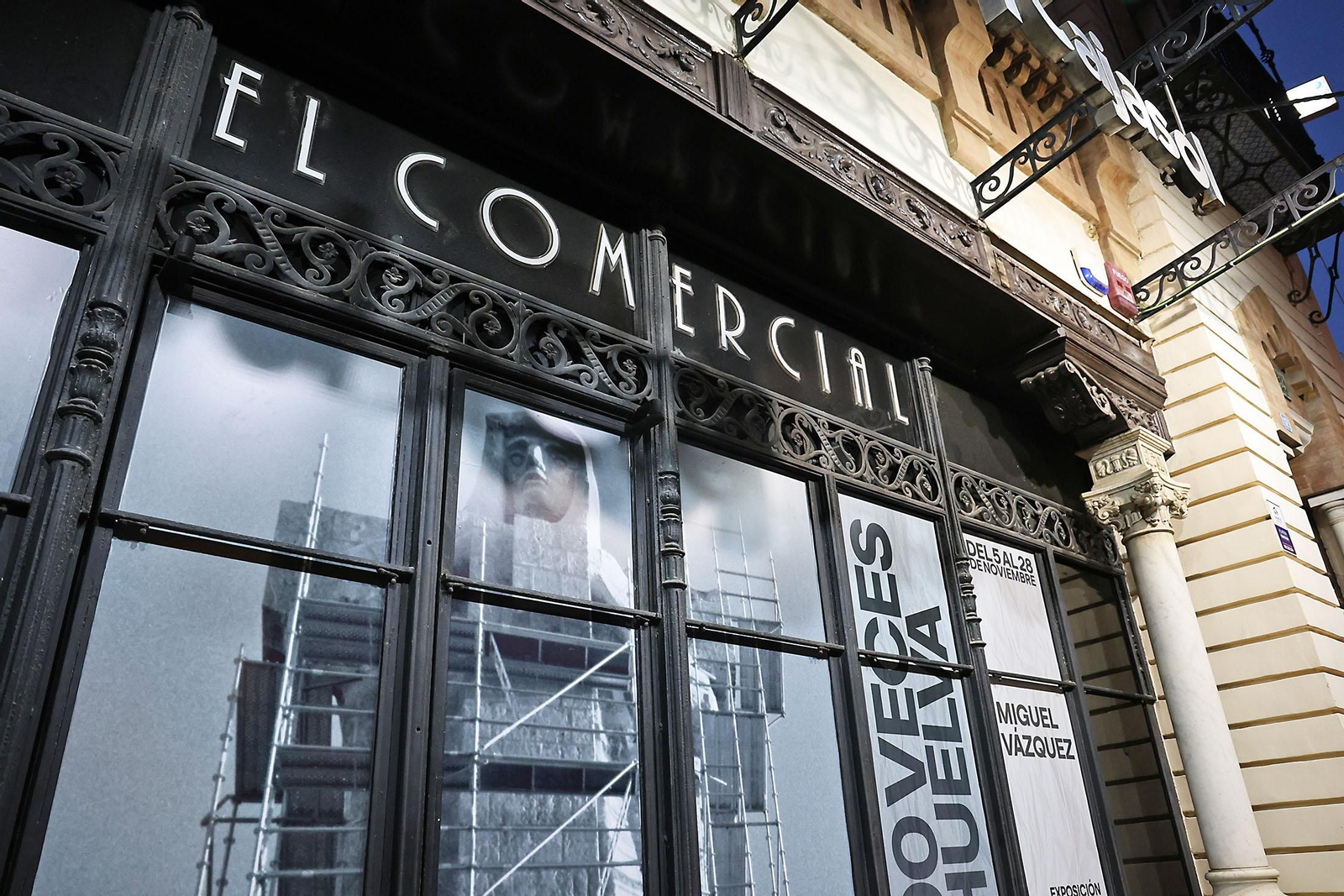 Inauguración la exposición 'Noventa Veces Huelva', una selección de fotografías de fotoperiodista Miguel Vázquez