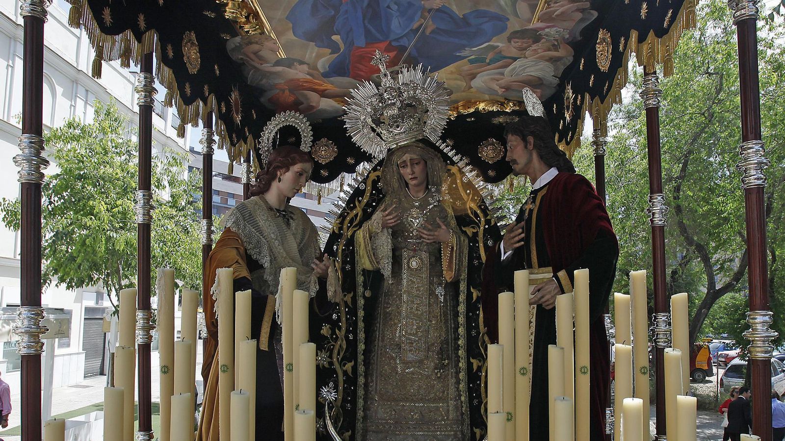 La Virgen del Sol, con María Magdalena y San Juan Evangelista.