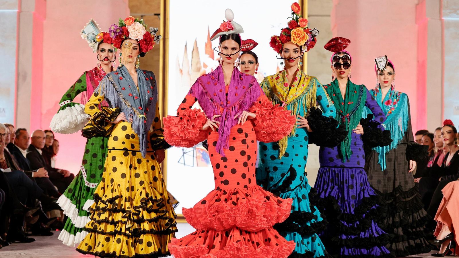 El desfile de Rocío Peralta con su nueva colección de trajes de flamenca.