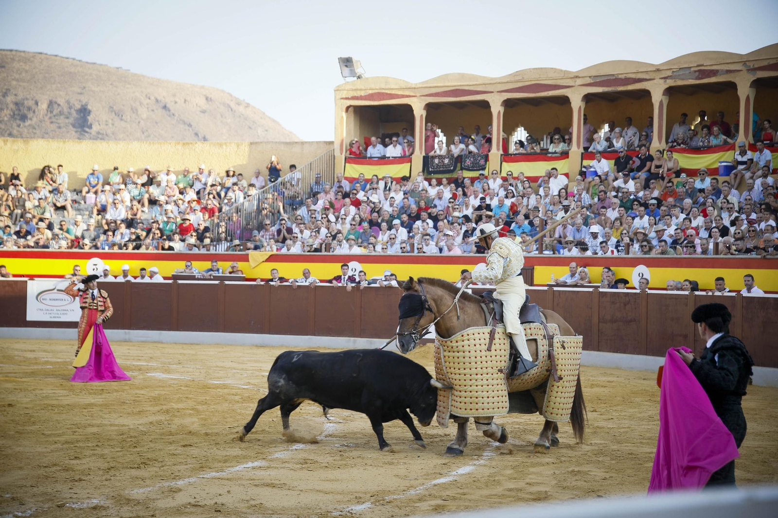 Corrida de toros Berja con un toro indultado, en imágenes