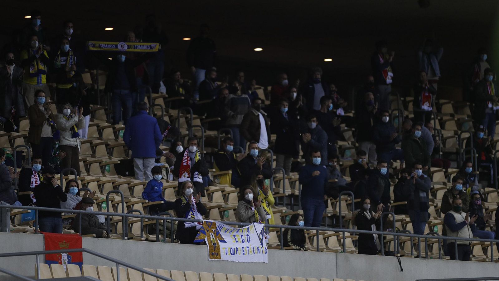 La afición del Tomares en el Estadio de la Cartuja.