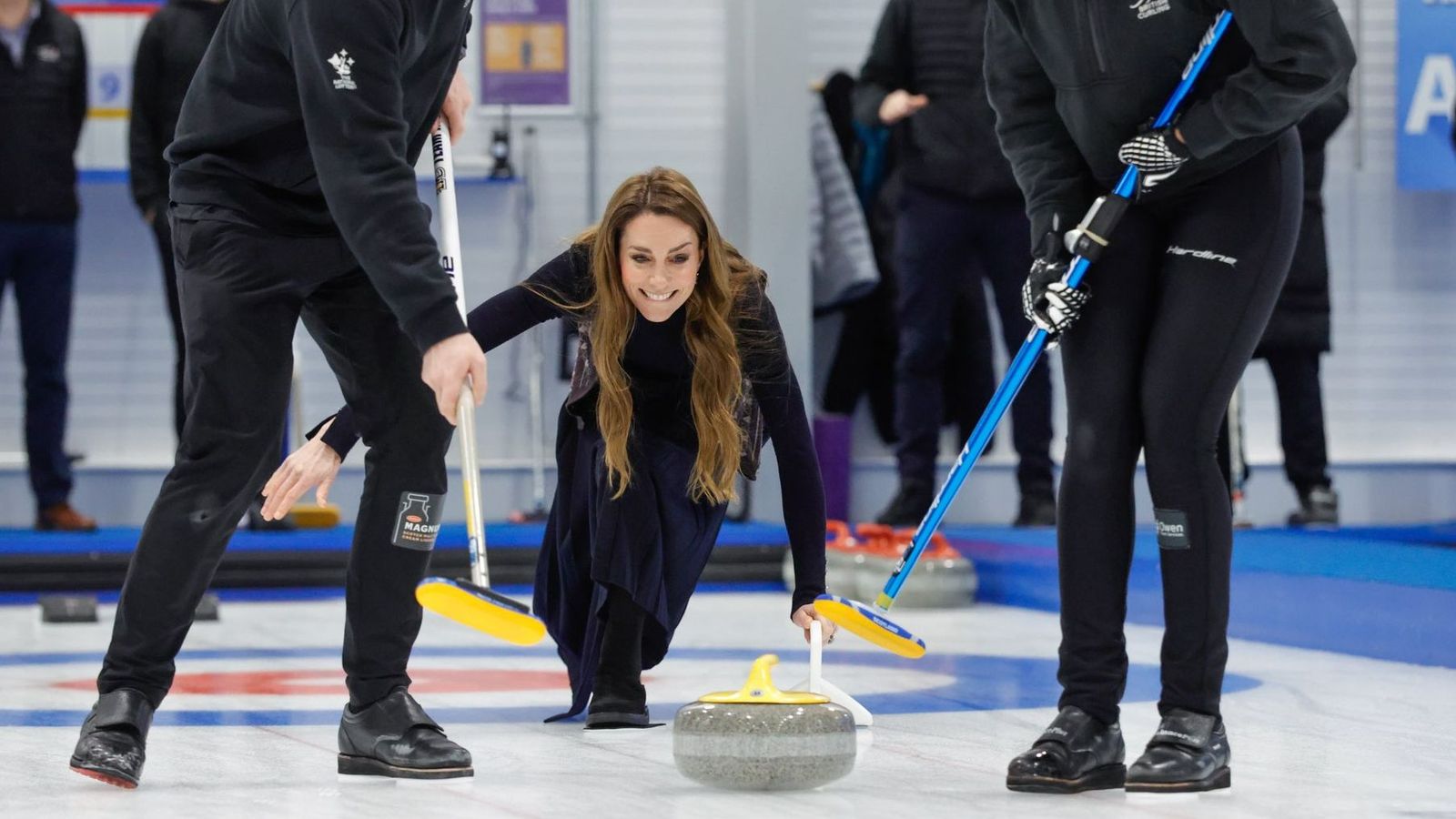 Kate Middleton con el equipo británico de curling