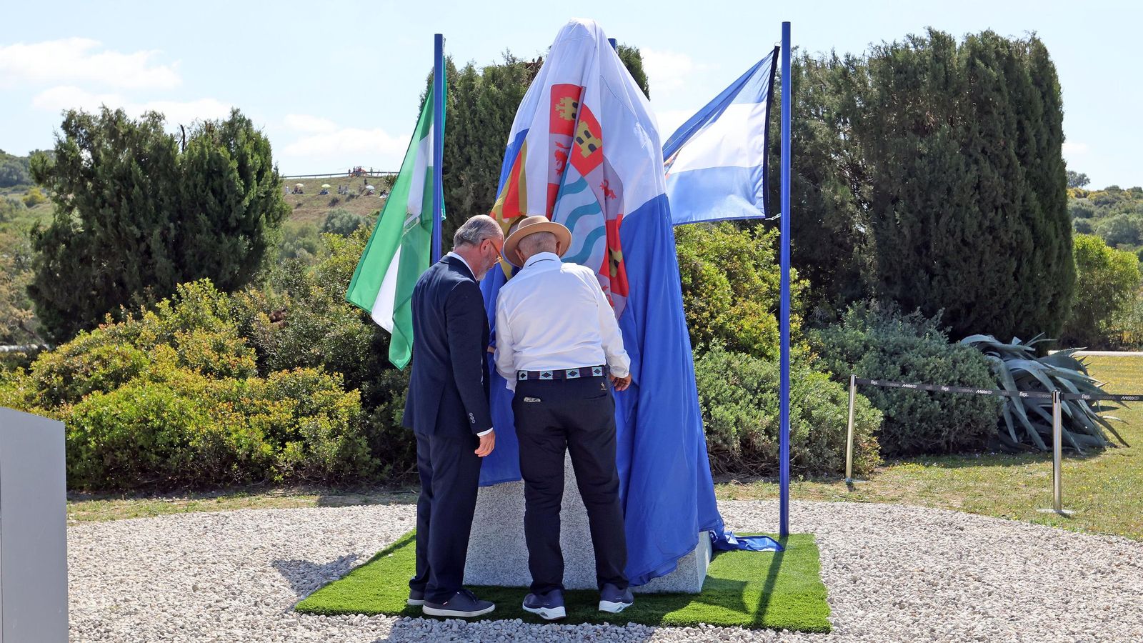 Inauguración del monumento a Carmelo Ezpeleta en el Circuito de Jerez - Ángel Nieto