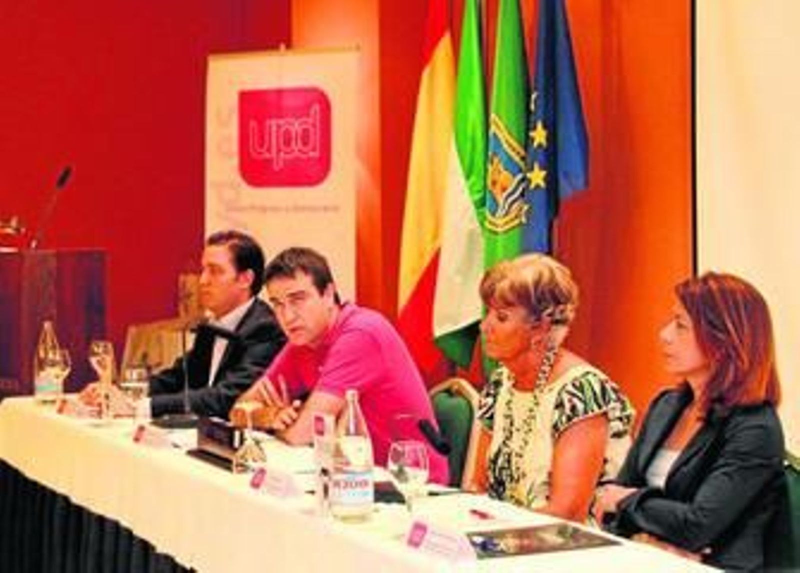 Un instante del acto celebrado ayer por la tarde en el hotel roteño Duque de Nájera.