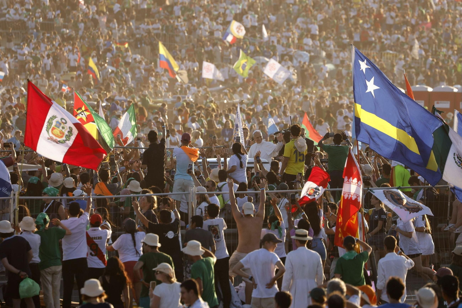 Pope Leo XIV celebrat (14129701).jpg