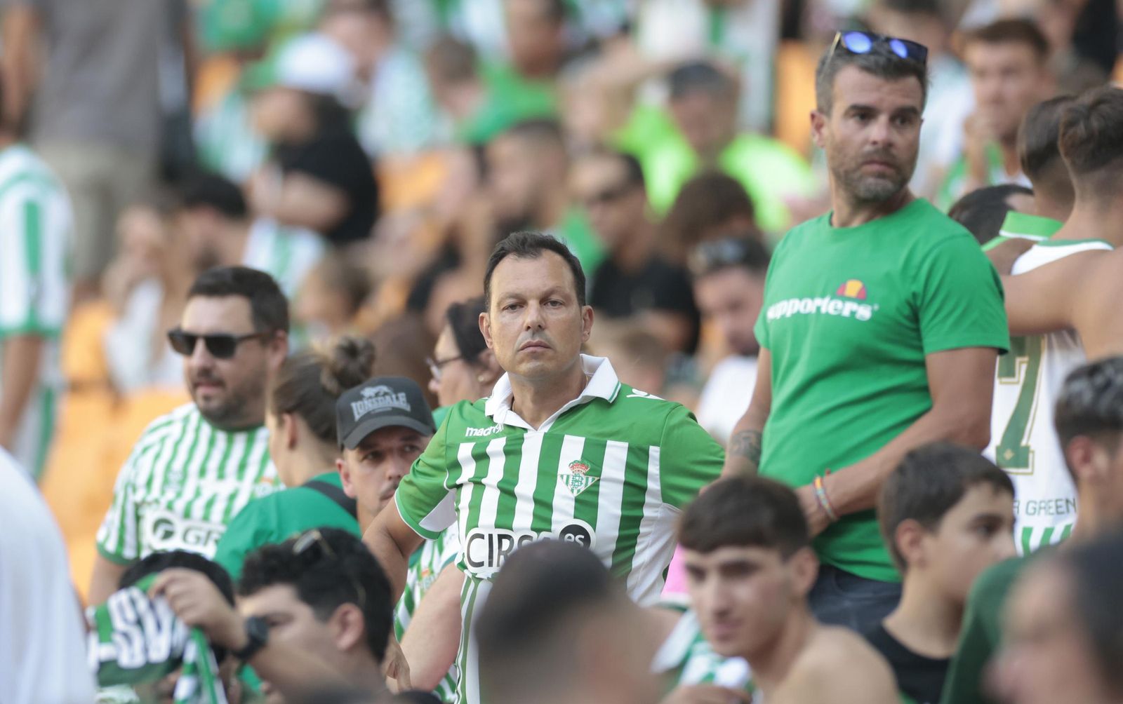 Búscate en las fotos del Betis - Athletic Club