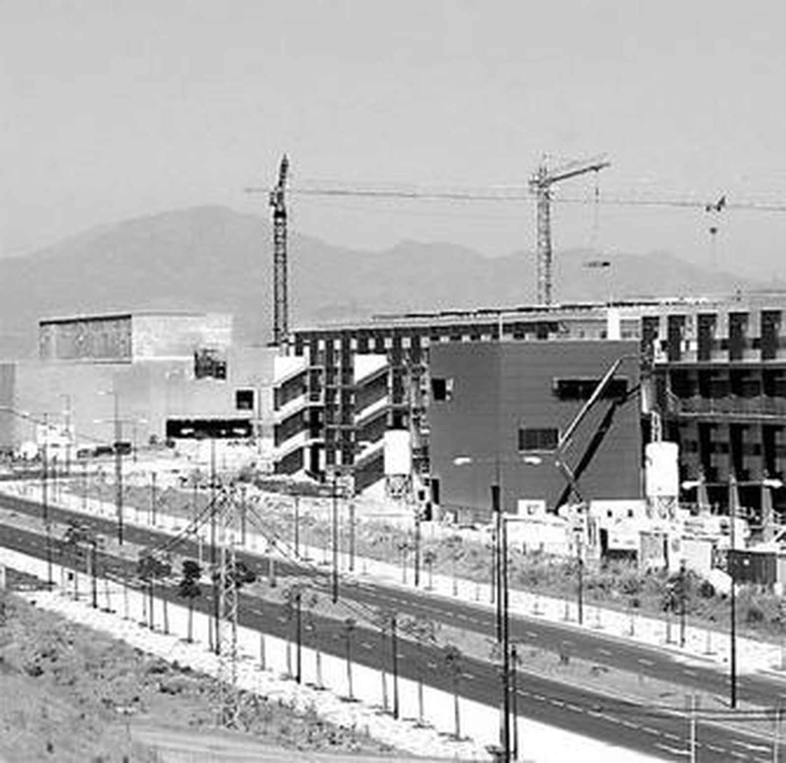 Obras en la primera fase de ampliación de la Universidad.