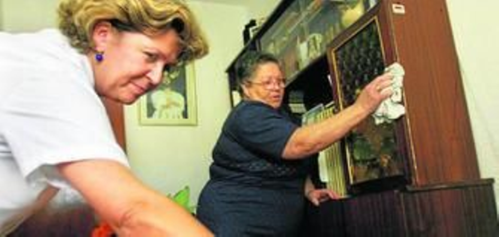 1. La limpieza es una de las tareas que menos odio genera 2. La vuelta a la rutina implica enfrentarse a las tareas del hogar tras un periodo de desconexión.