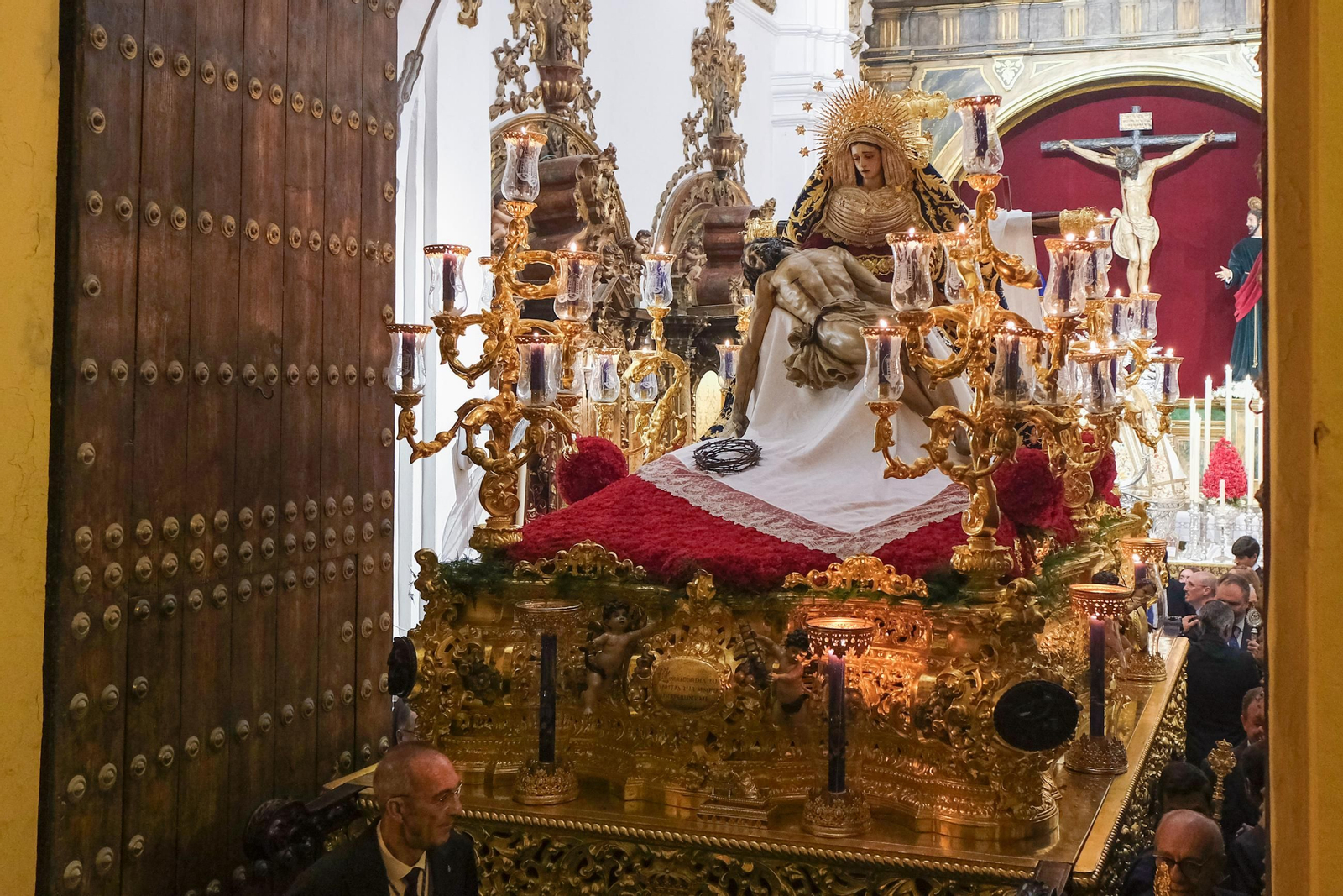 Procesión de regreso de la Piedad del Baratillo Coronada