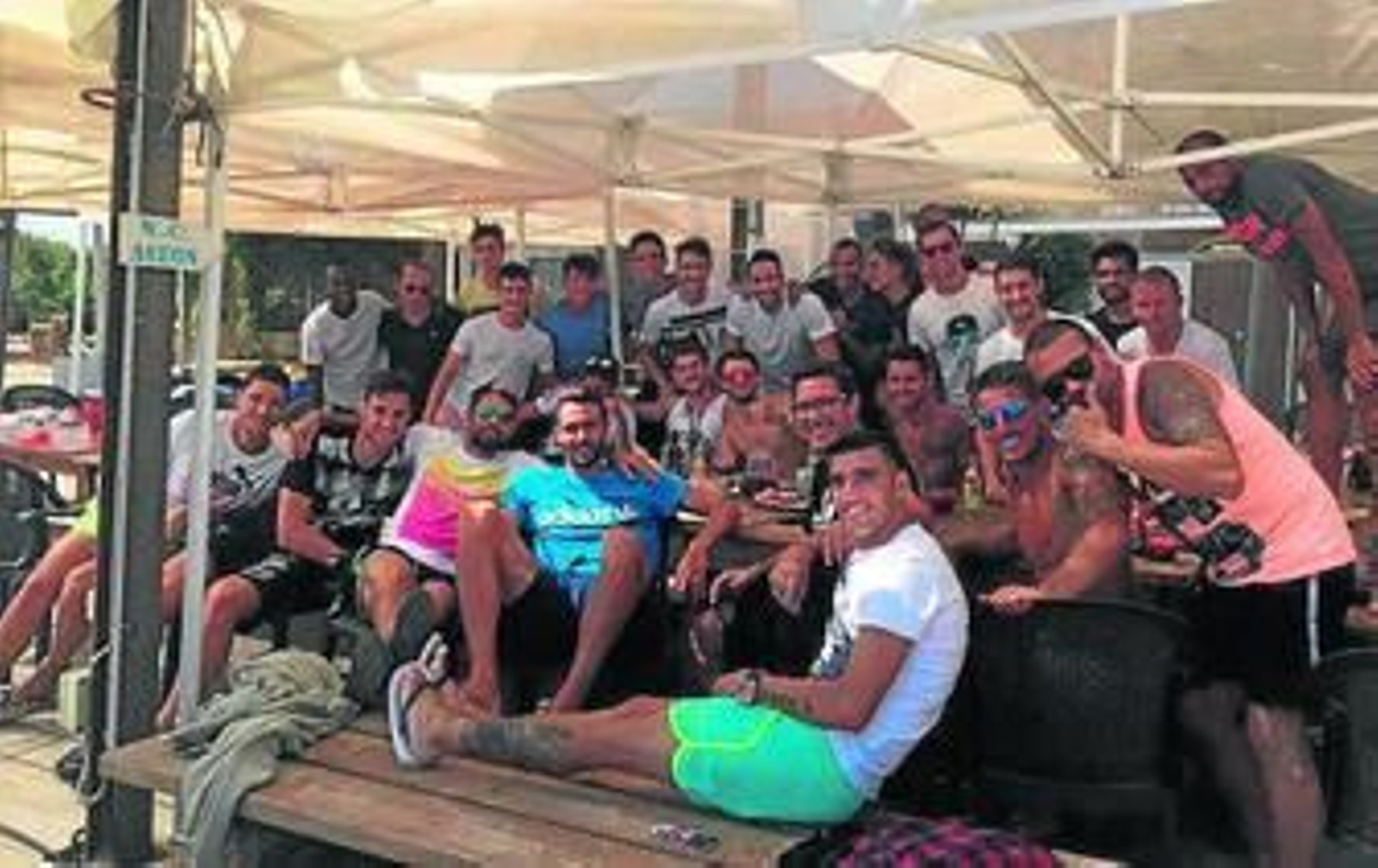 El twitter de Iborra inmortalizó un almuerzo de la plantilla ayer.