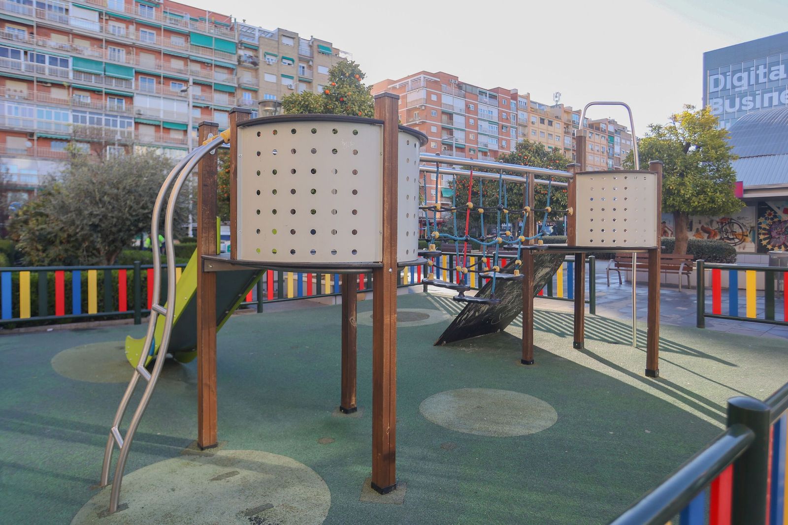 Zona infantil en la Glorieta de Arabial, que será transformada en una nueva.