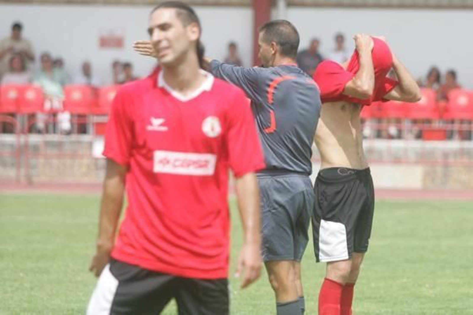 El San Roque desperdicia dos goles de ventaja ante el Pozoblanco y sufre, en su estreno como local, su primera bofetada de la temporada./Fotos: Quiñones

Foto: J.M.Q.