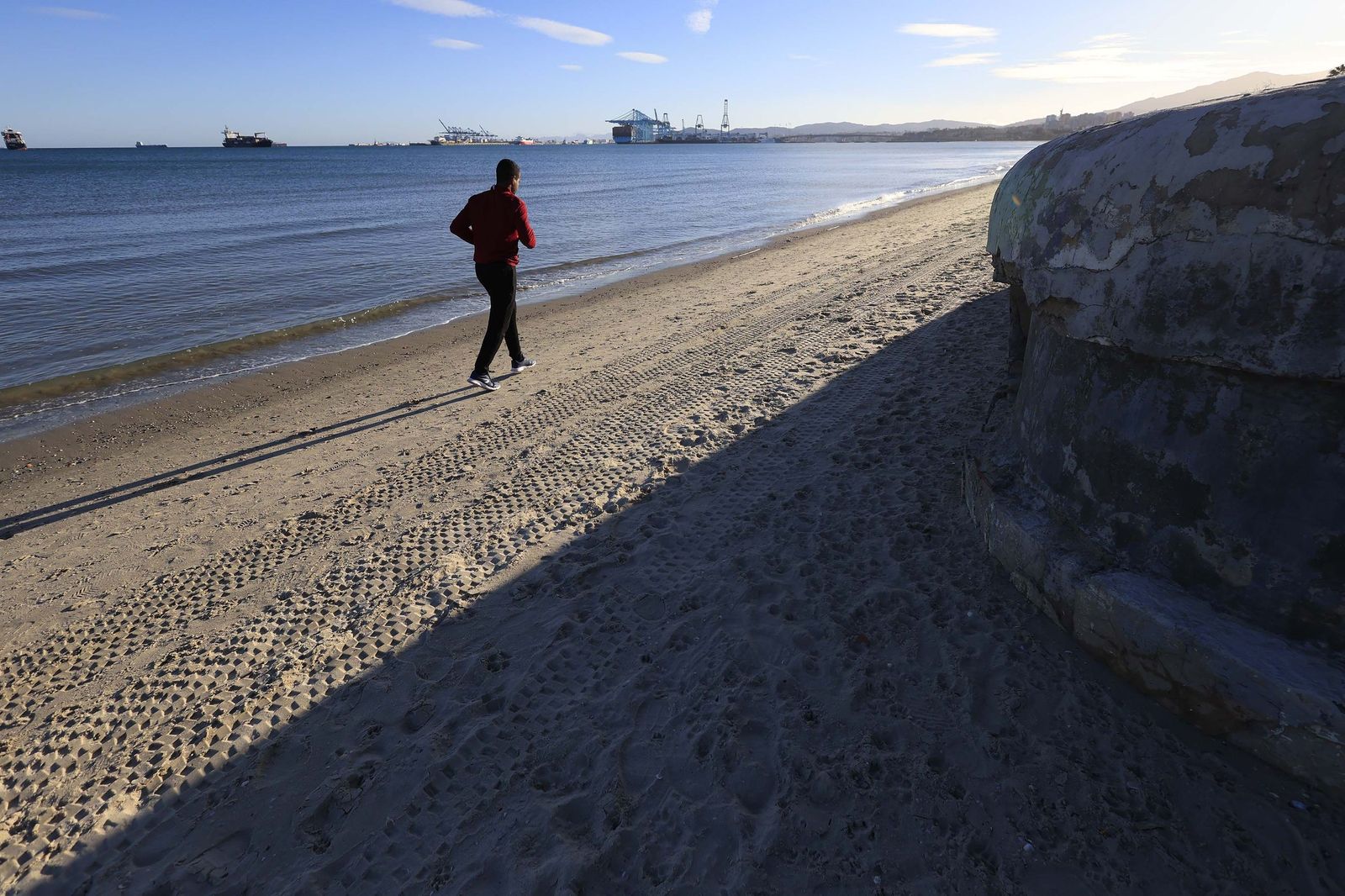 La playa del Rinconcillo de Algeciras tras la borrasca Francis, en imágenes