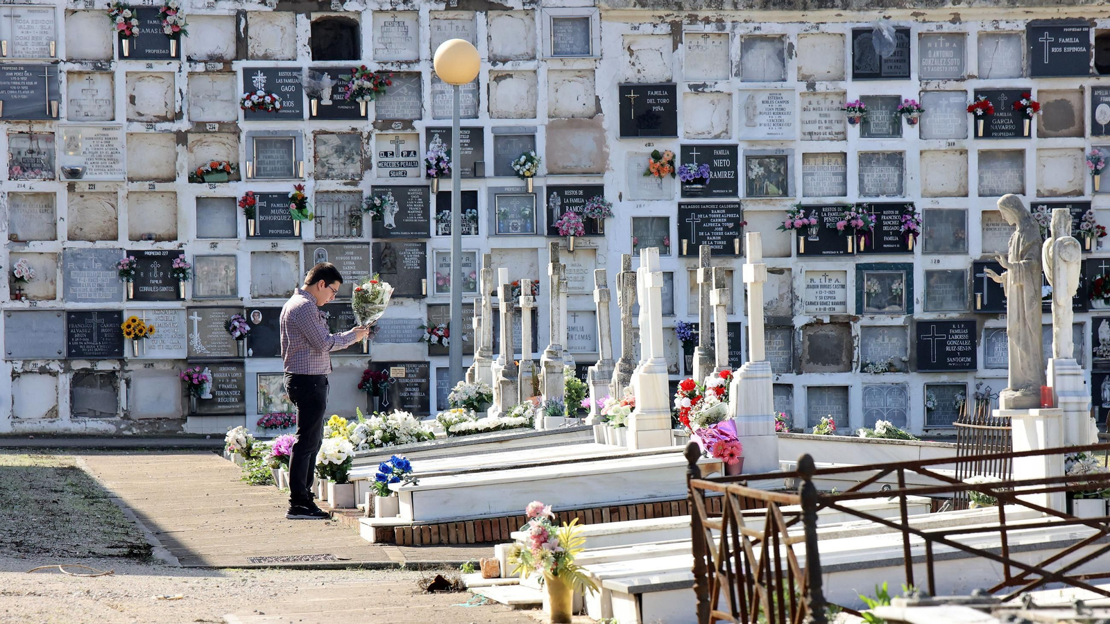 Imágenes del cementerio de Jerez en el Día de los Fieles Difuntos