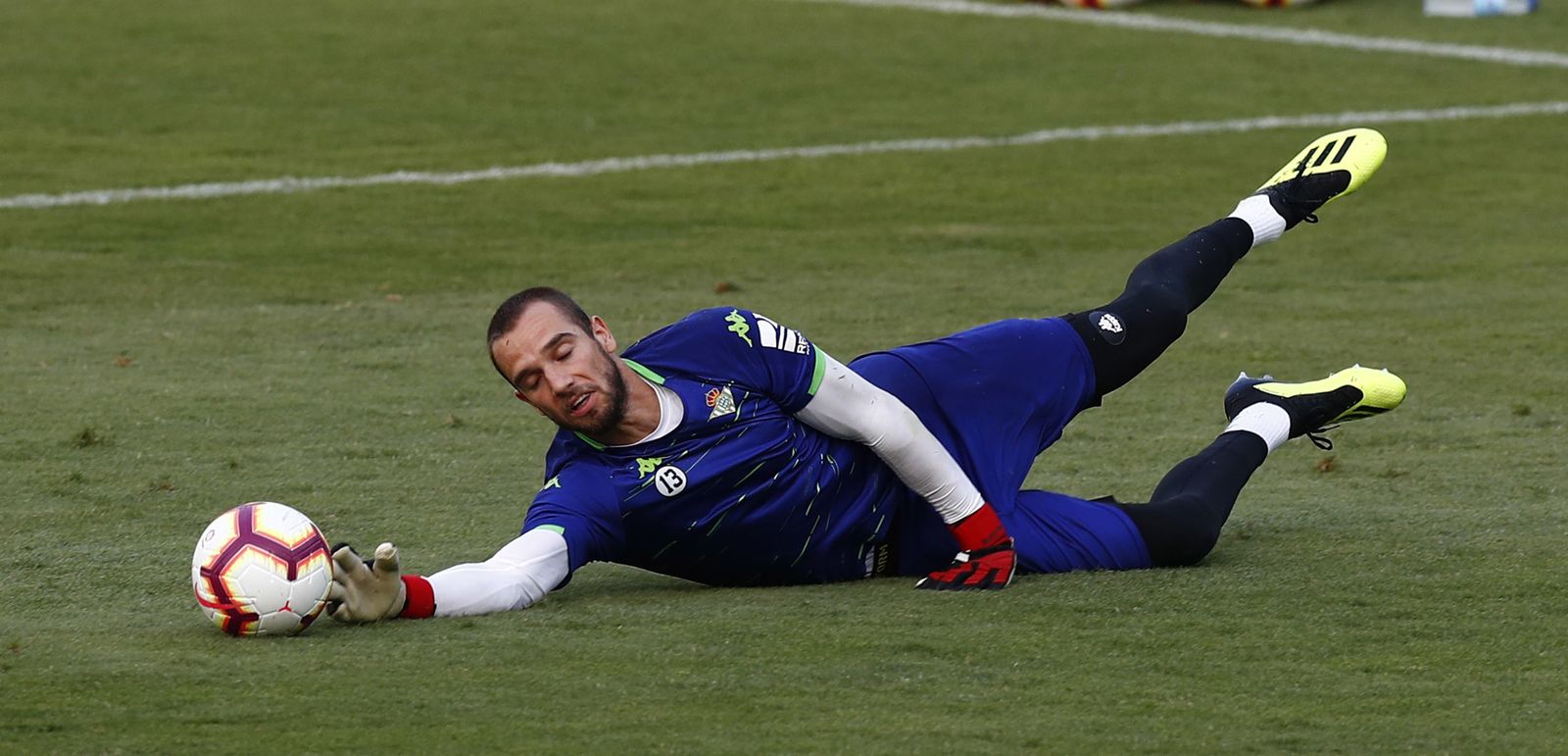Pau López, en la sesión vespertina de ayer en el Villamarín.