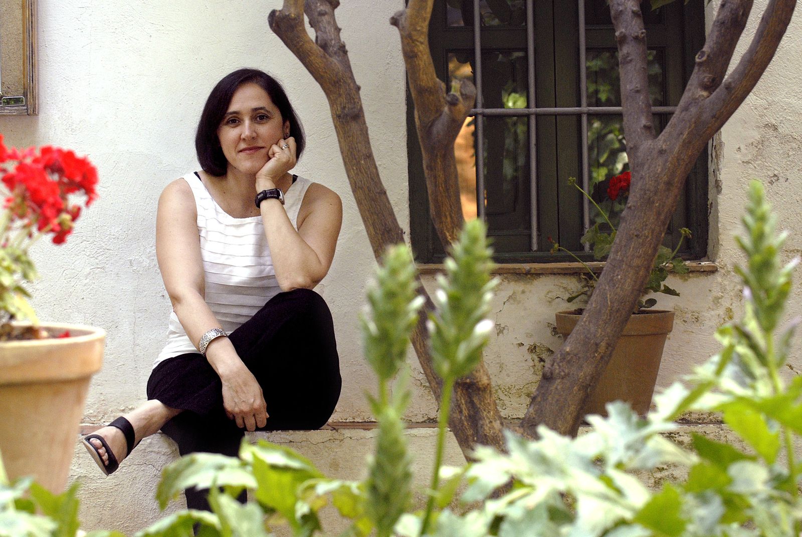 Pepa Merlo presenta su nuevo libro titulado Con un traje de luna