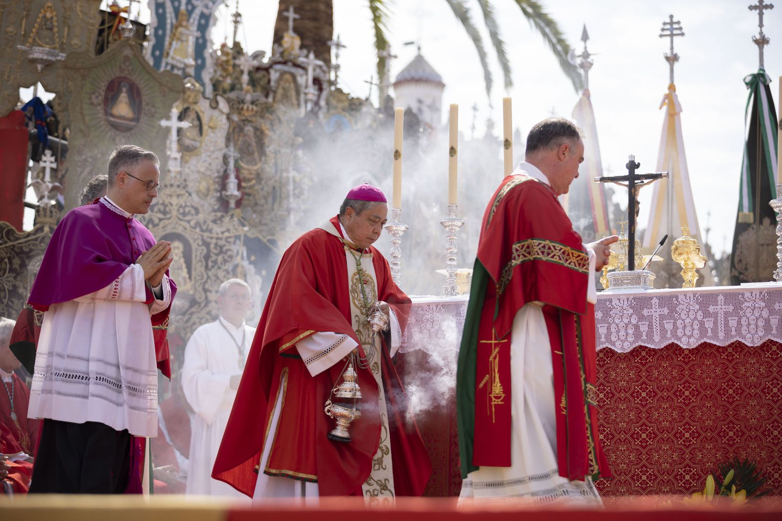El Rocio 2023: Imágenes de la misa Pontifical del Domingo de Pentecostés