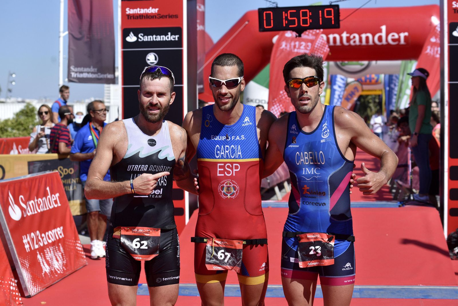 Las imágenes del V Triatlón Puerto de Sevilla