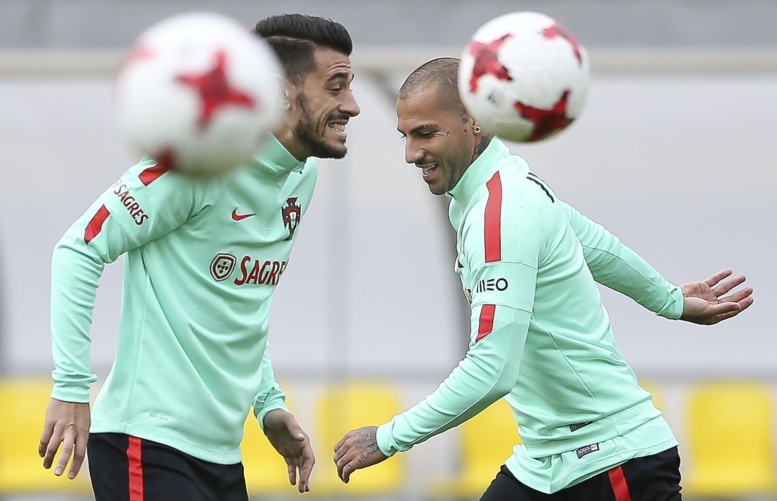 Los portugueses Pizzi y Quaresma, ayer en pleno entrenamiento en San Petersburgo.