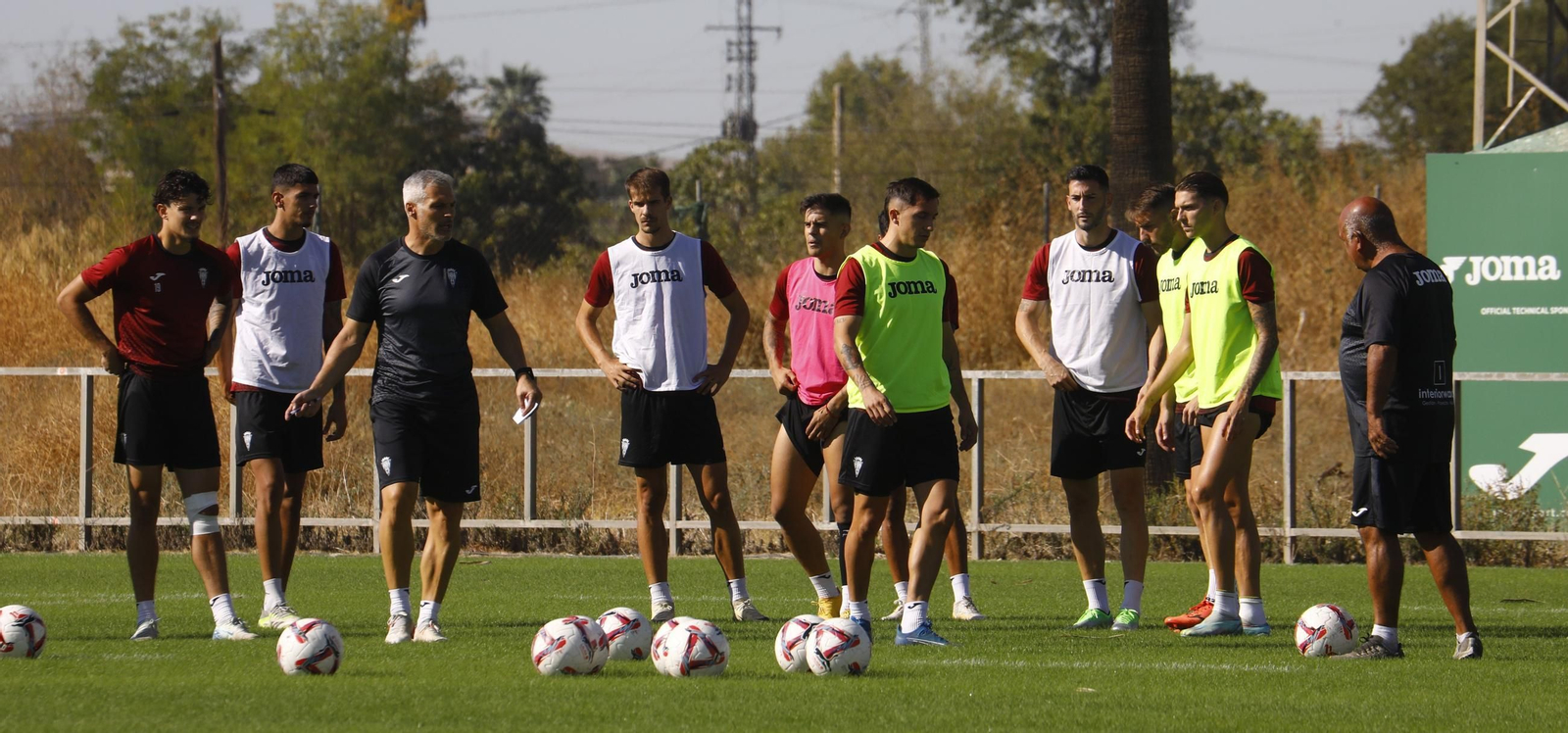 Los jugadores del Córdoba CF, durante la sesión de este miércoles.