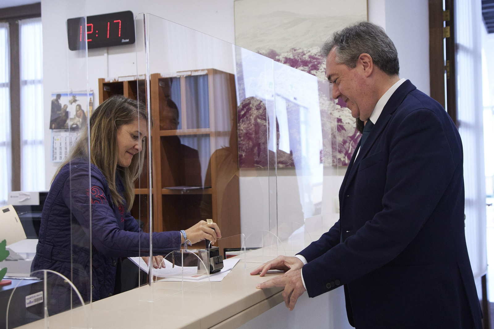 Juan Espadas registra la enmienda a la totalidad de los Presupuestos andaluces que será debatida en pleno el próximo miércoles. Juan Espadas registra la enmienda a la totalidad de los Presupuestos andaluces que será debatida en pleno el próximo miércoles.