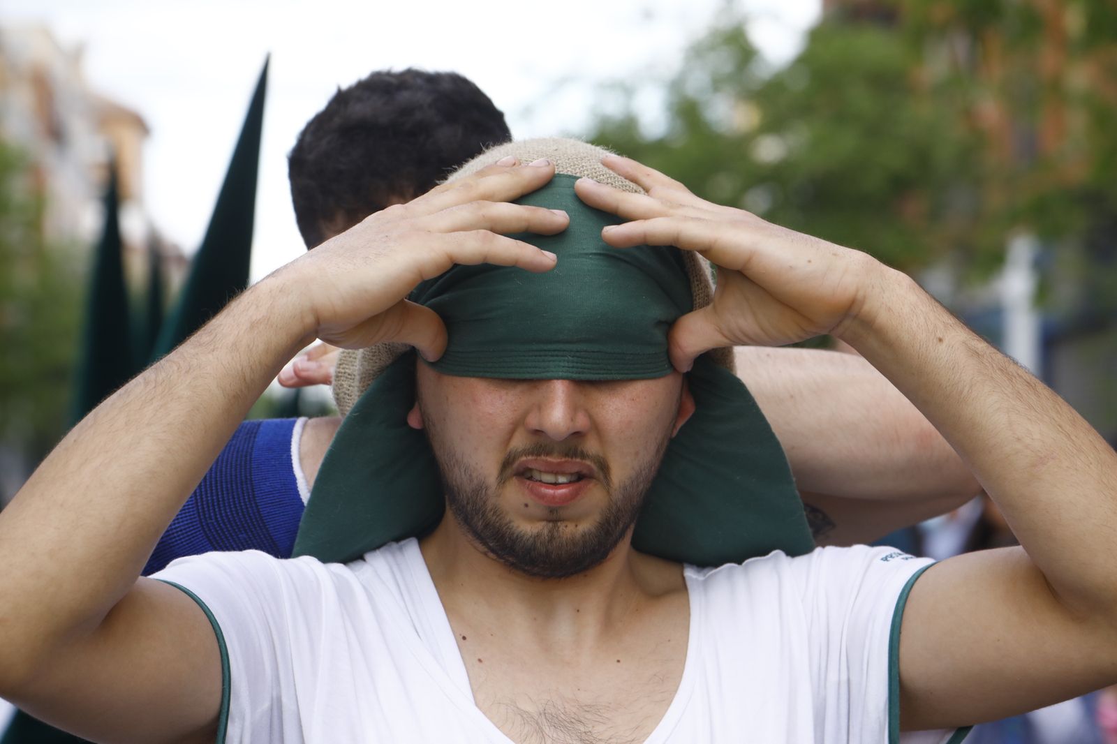 Jueves Santo en Córdoba: La procesión de la Sagrada Cena, en imágenes