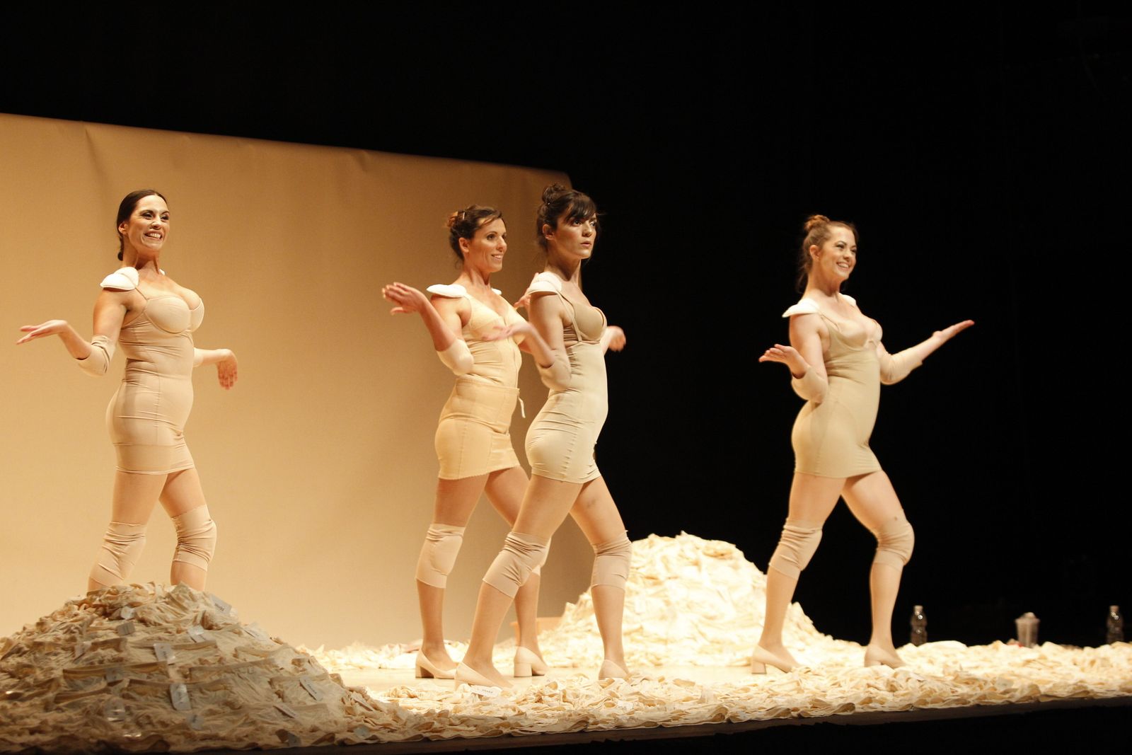 Fotogalería Festival Teatro El Ejido. Obra "Las Dependientas"