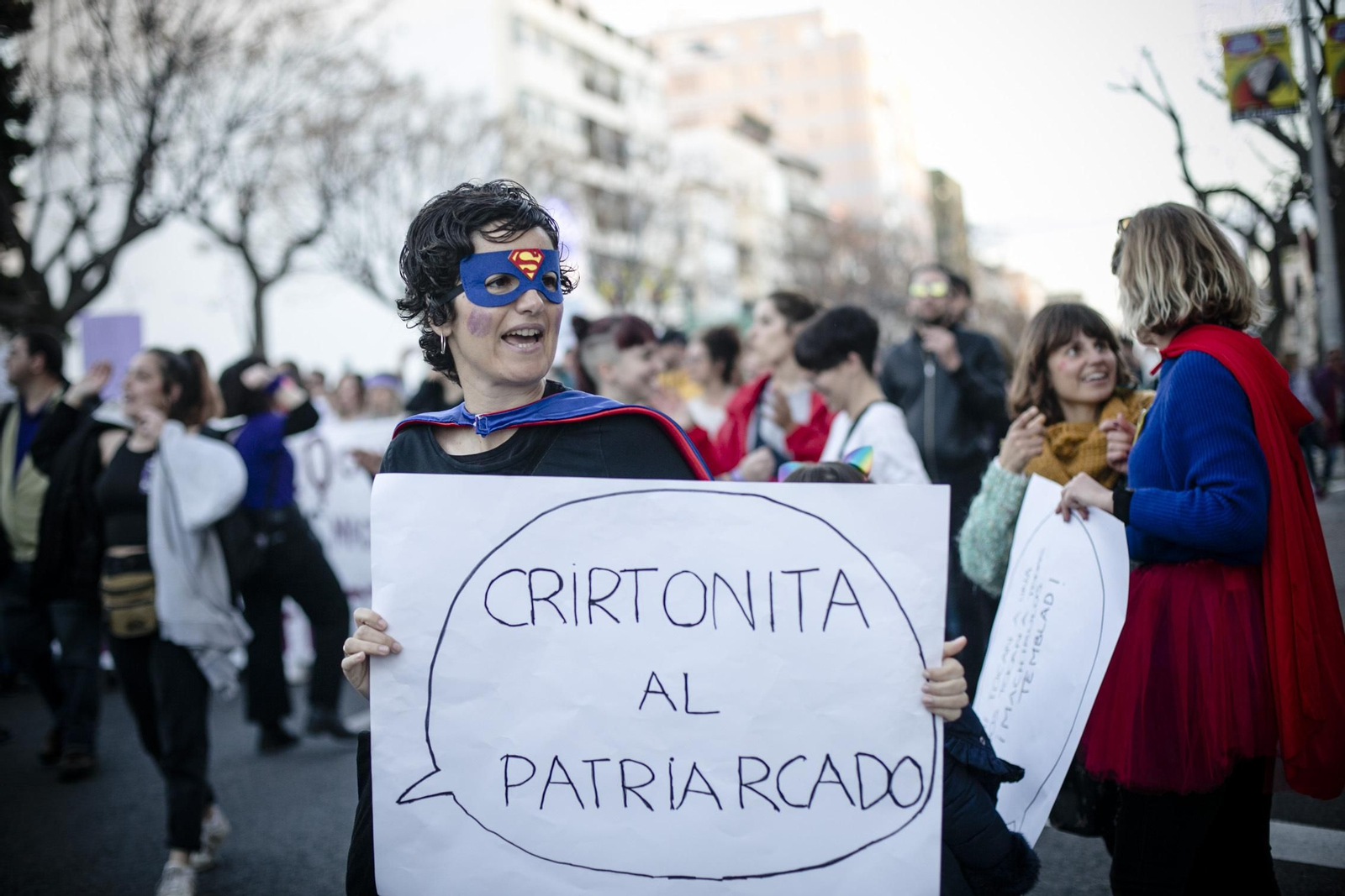Miles de personas acudieron a  la gran manifestación del 8-M