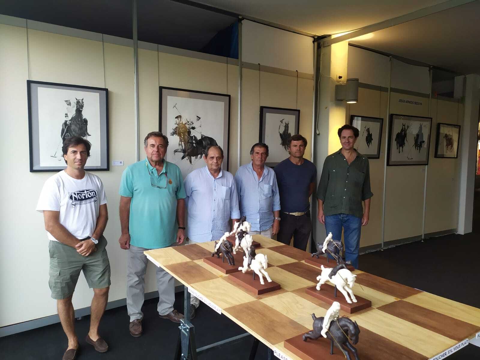 Pascual Álvarez (hijo), Lorenzo Díez, Jesús Arnedo, Pascual Álvarez, Hernán Pieres y José Manuel de la Infiesta, en la exposición del artista jerezano.