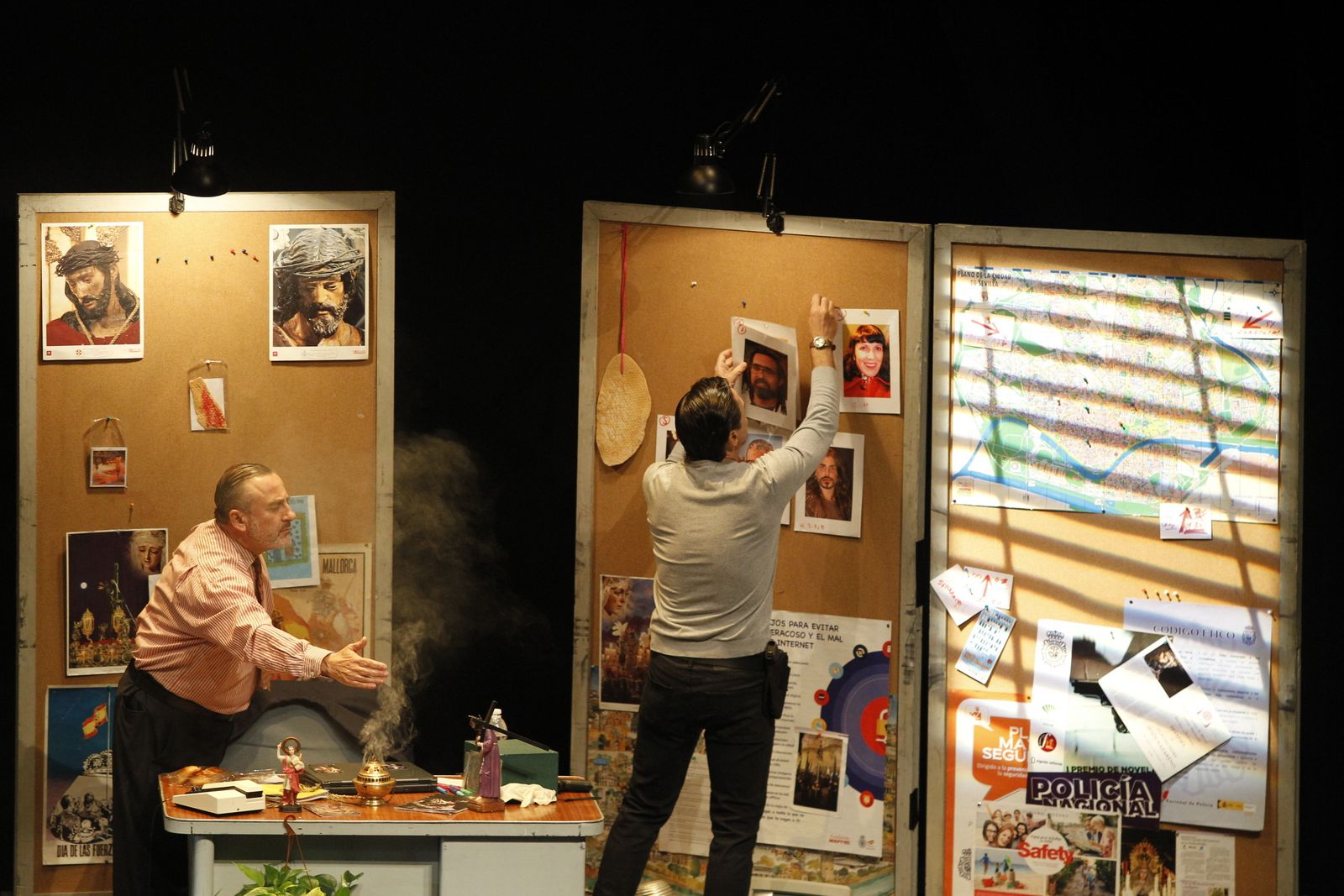 Fotogalería Festival de Teatro de El Ejido. Obra "El Asesino de la Regañá". Teatro Municipal de El Ejido