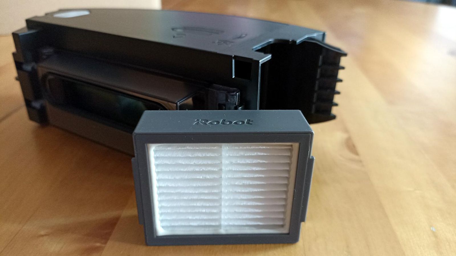 Filtros y depósito de suciedad del robot aspirador Roomba i3+