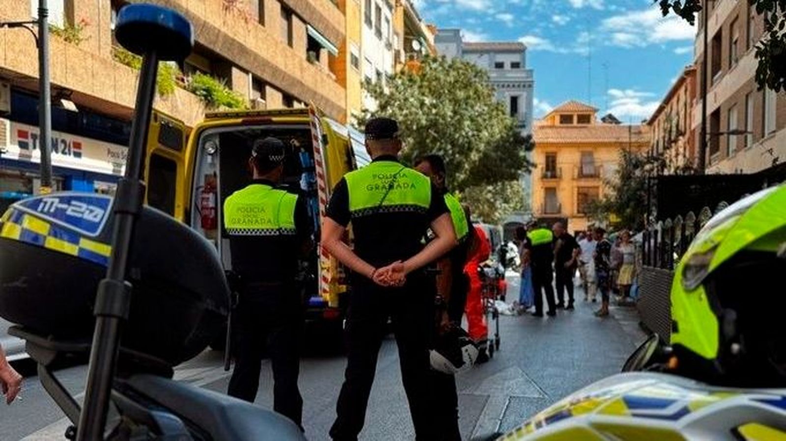 Herido grave un anciano atropellado por una moto en Granada tras un ...