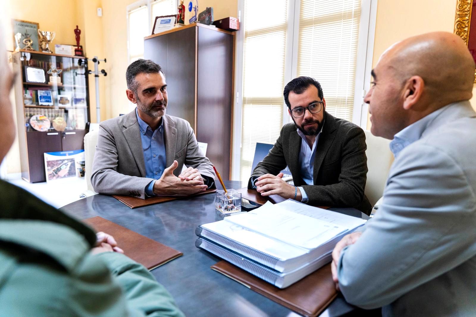 El consejero de Agricultura en el Ayuntamiento de Enix este martes.