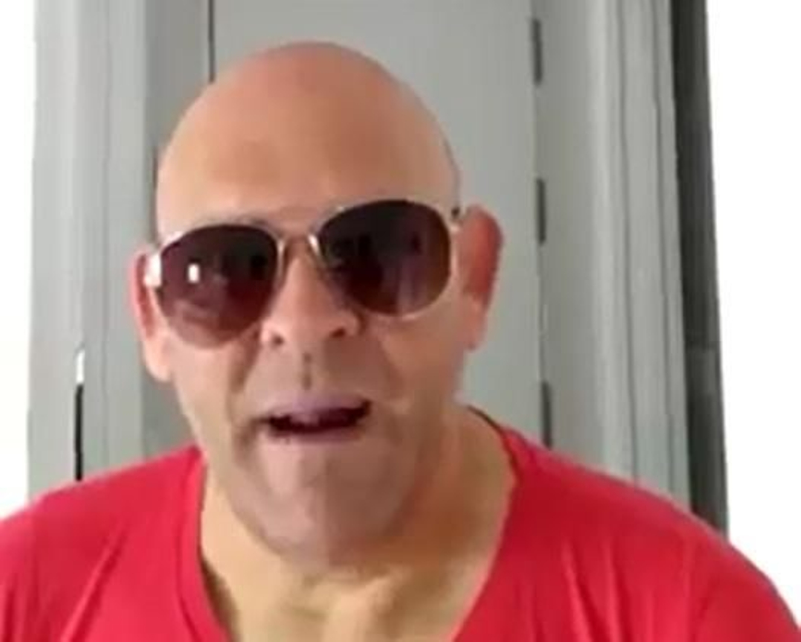 El Comandante Lara, en su casa.