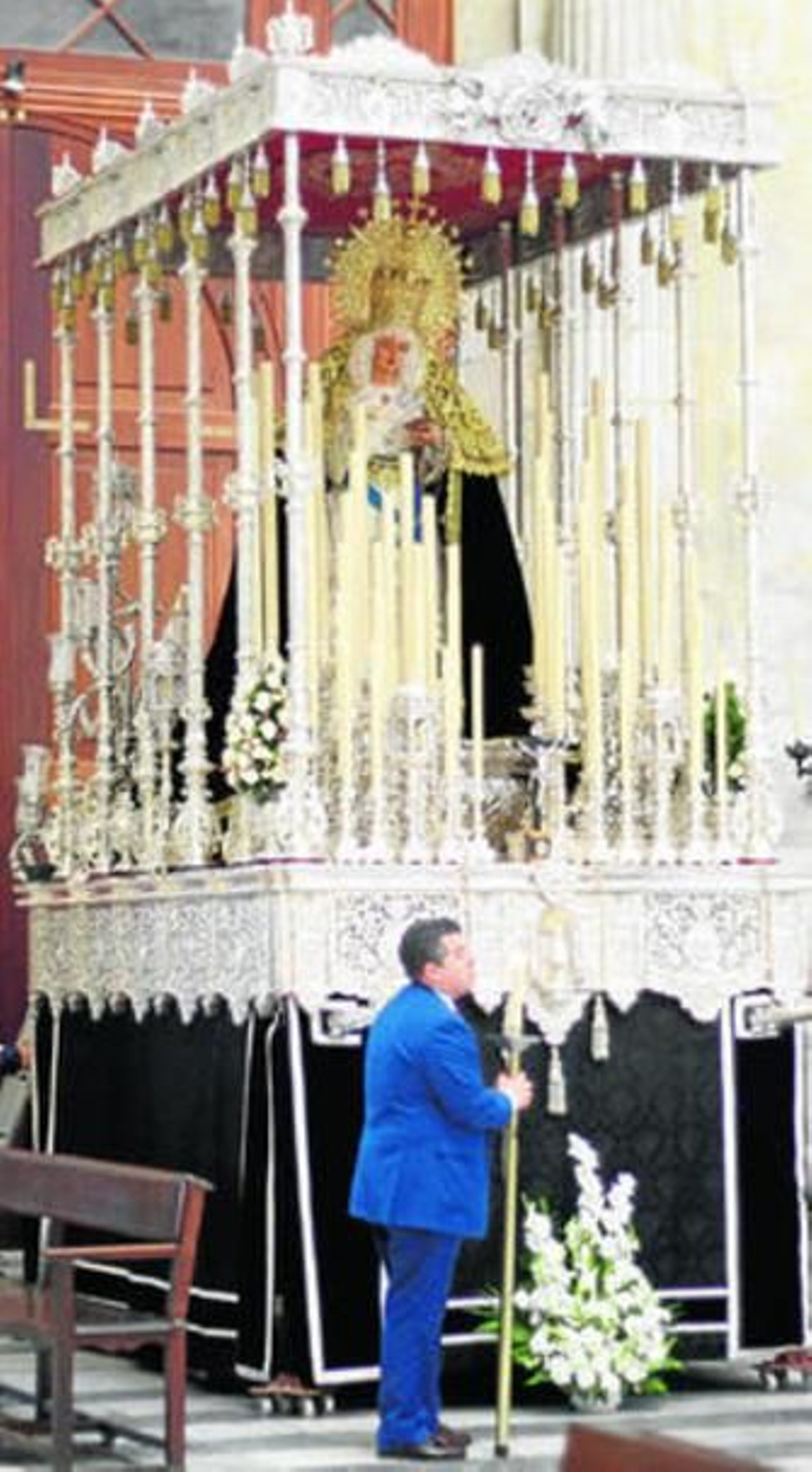 El paso de la Virgen de los Desamparados, dispuesto en la Catedral para la salida extraordinaria de esta tarde.