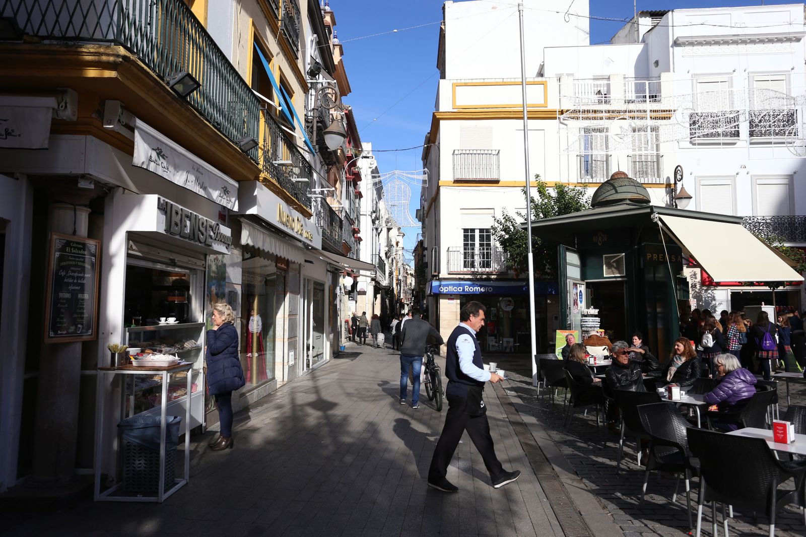 La calle Cuna vista desde la plaza del Salvador.