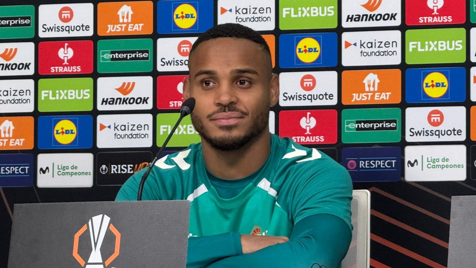 Natan, ante los medios de comunicación.