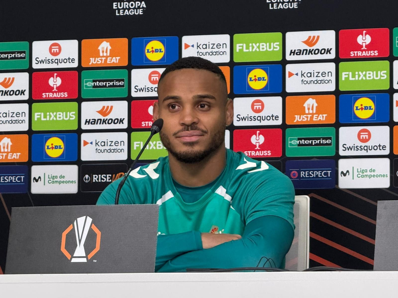 Natan, ante los medios de comunicación.