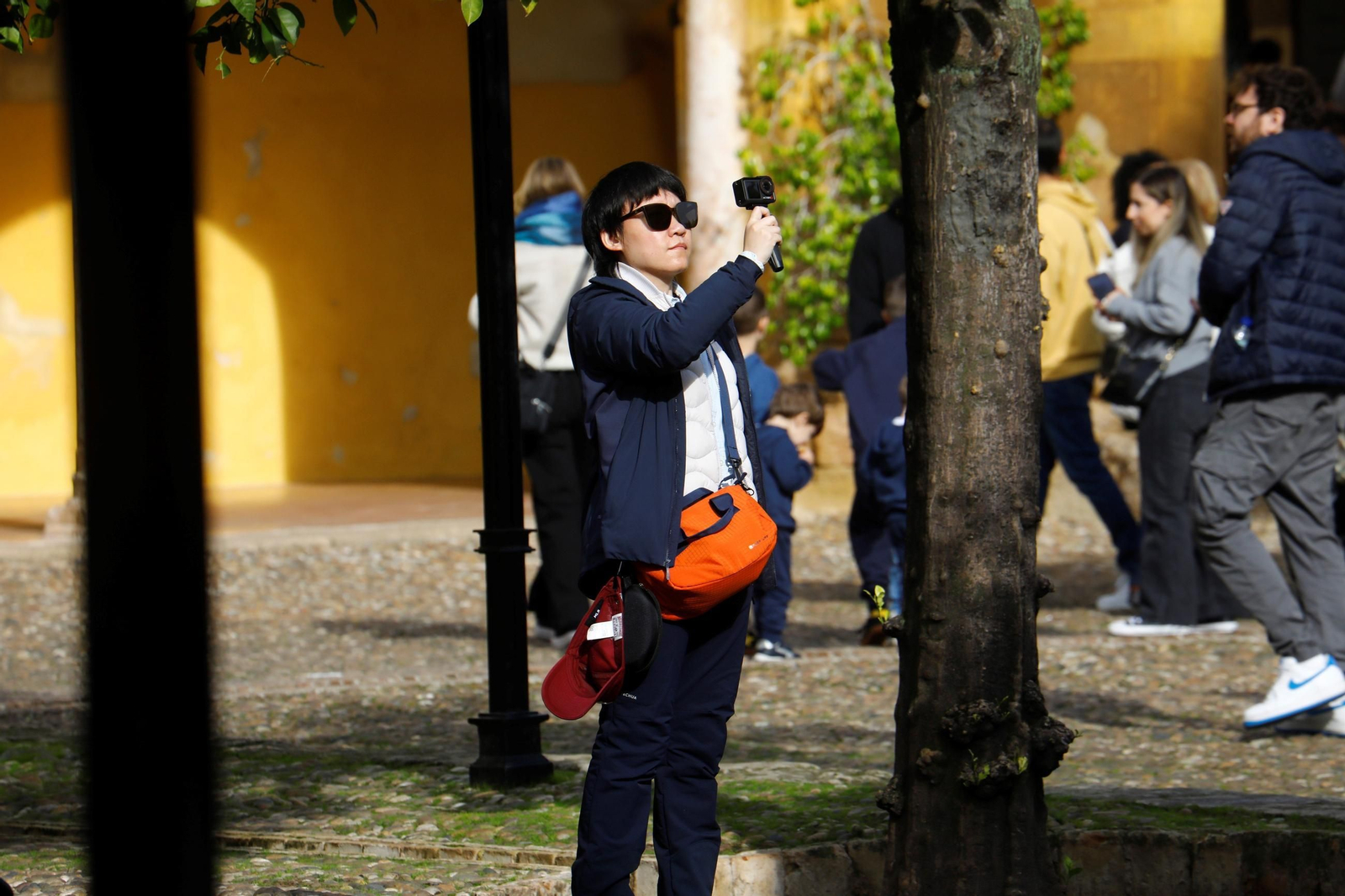 Los turistas 'toman' Córdoba en el puente de la Constitución