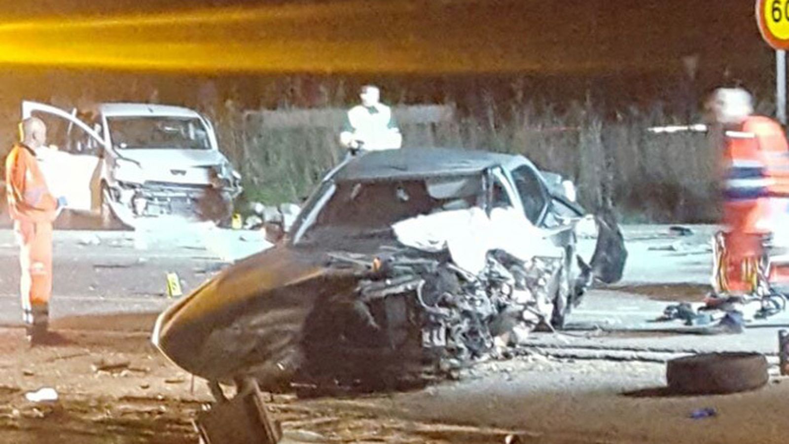 Estado en el que han quedado los dos turismos implicados en el accidente.