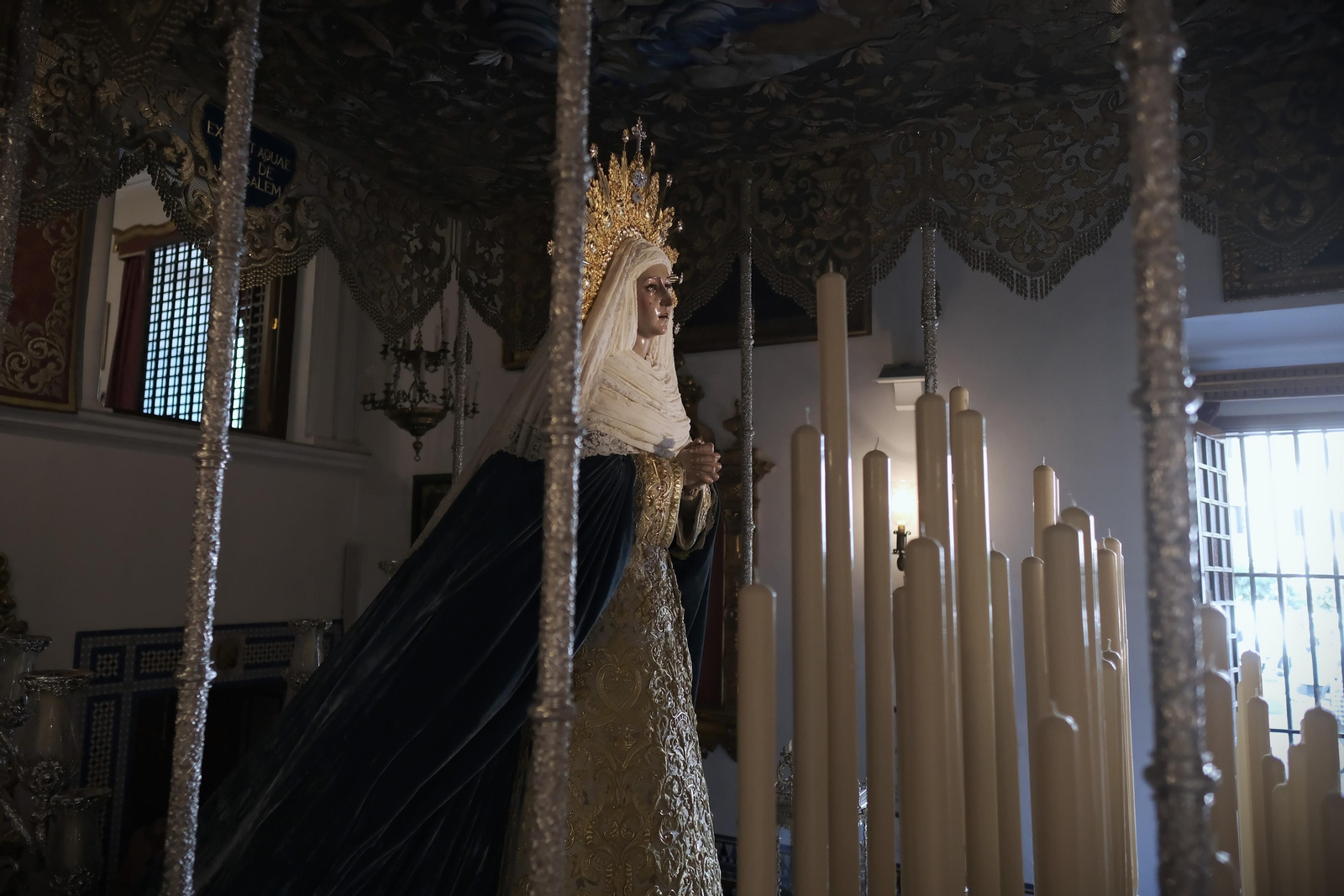 La imágenes de la Virgen de las Aguas del Museo en su palio